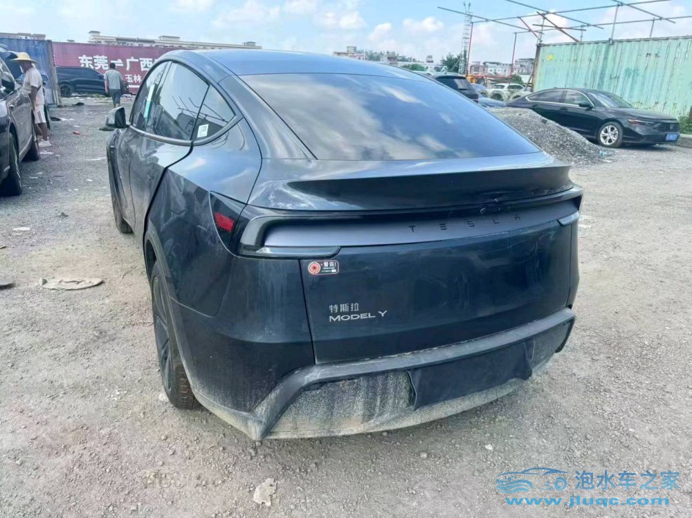 25年特斯拉Model Y