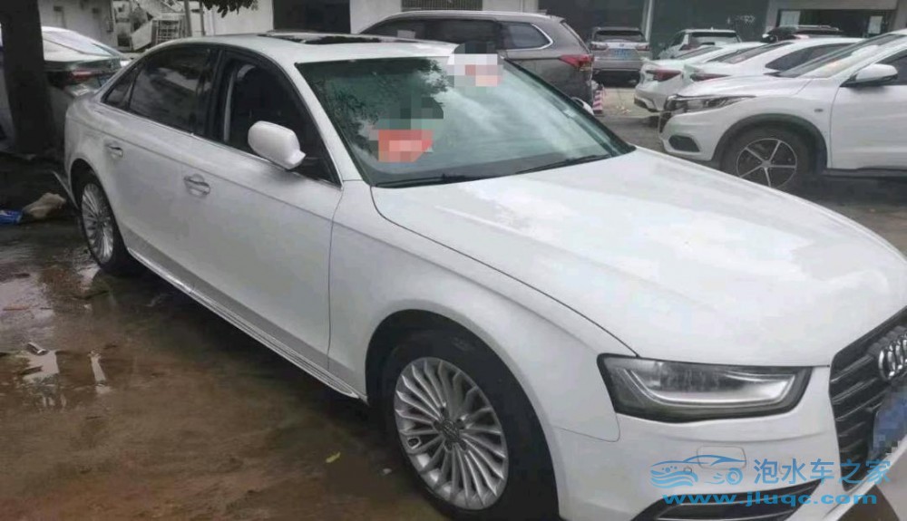 16年奧迪A4L泡水車